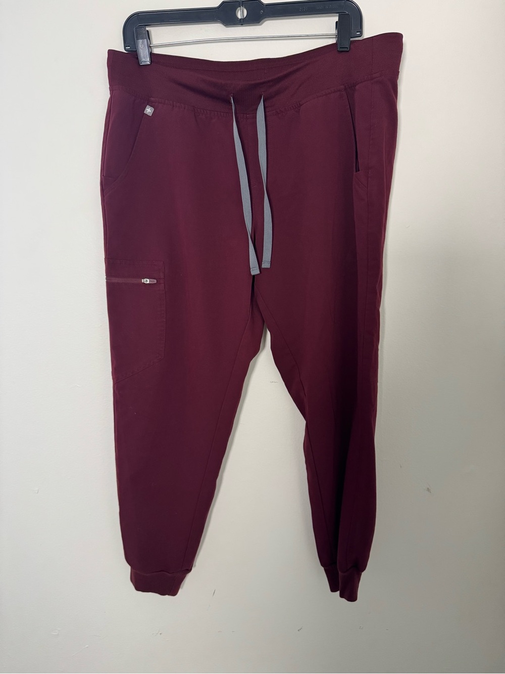 Figs Women's High Waisted Zamora Jogger Scrub Pants Size Women’s LP Burgundy